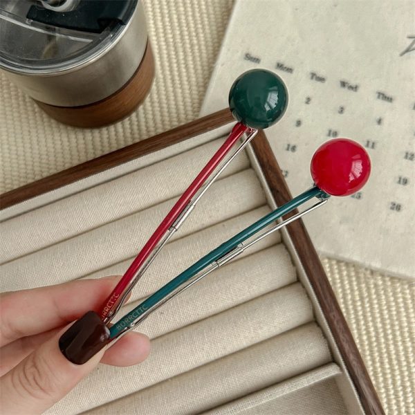 Cute Minimalist Women's Solid Color Arylic Hair Clip - Image 4