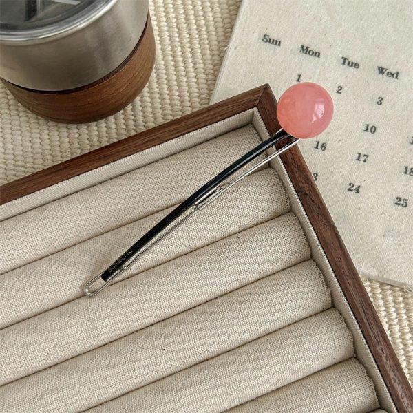 Cute Minimalist Women's Solid Color Arylic Hair Clip - Image 7