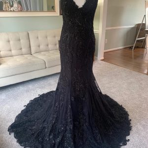 X Back V Neck Black Embroidered Lace Tulle Mermaid Wedding Dress