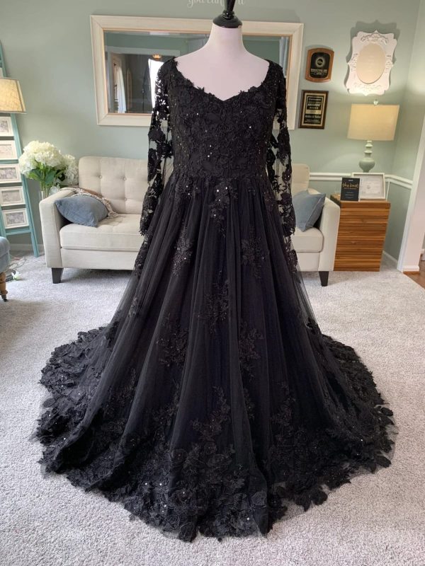 V Neck Long Sleeve Ballgown Black Lace Tulle Gothic Wedding Dress - Image 2