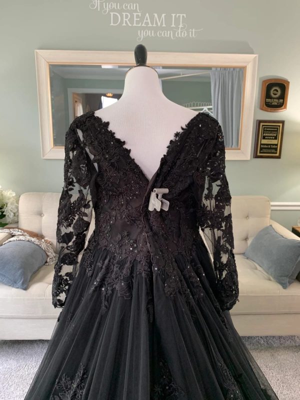 V Neck Long Sleeve Ballgown Black Lace Tulle Gothic Wedding Dress - Image 5