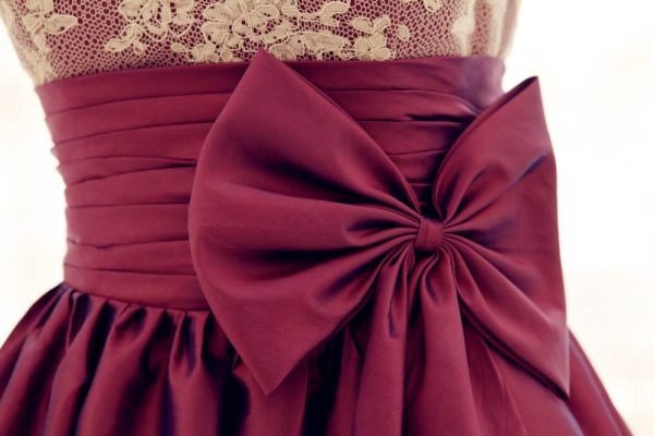 Vintage Ivory Lace Dark Raspberry Taffeta V Back Short Bridesmaid Dress - Image 5